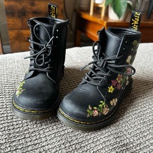 Dr Martens flower boots